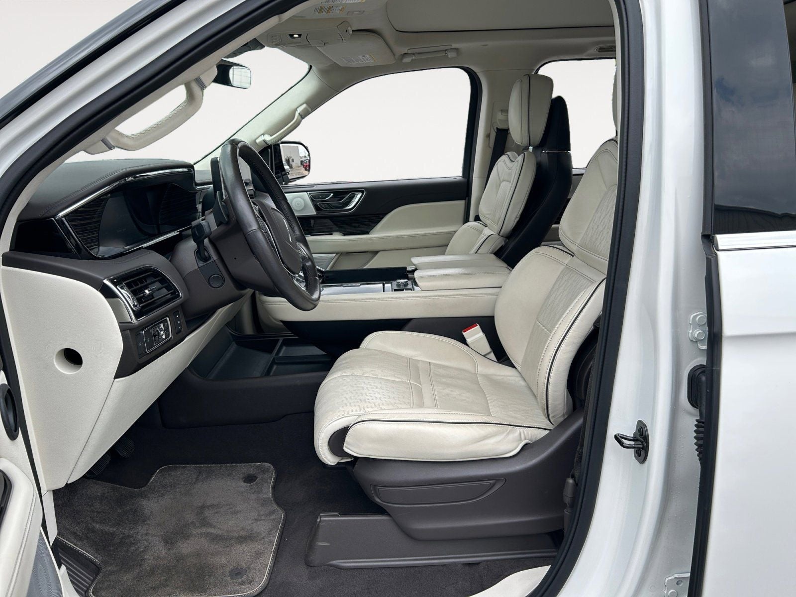 2022 Lincoln Navigator L Black Label