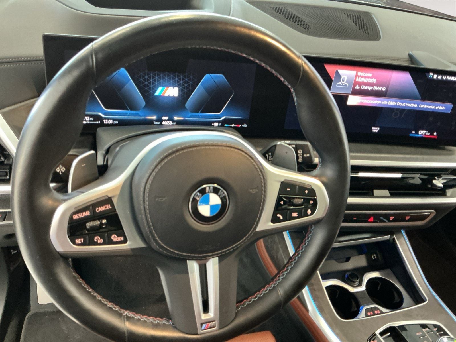 2023 BMW X7 M60i