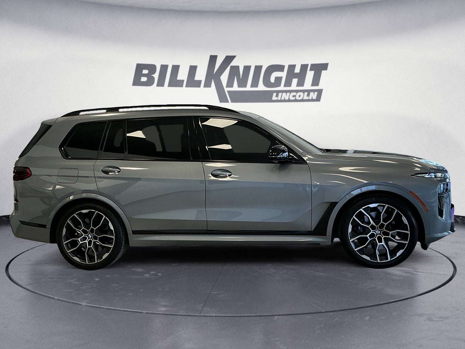 2023 BMW X7 M60i