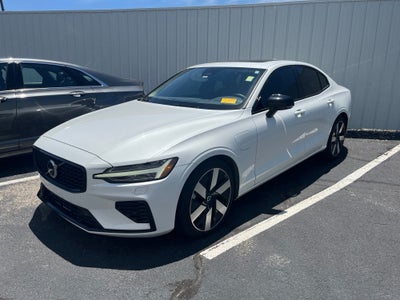 2024 Volvo S60 Recharge Plug-In Hybrid T8 Core Dark Theme