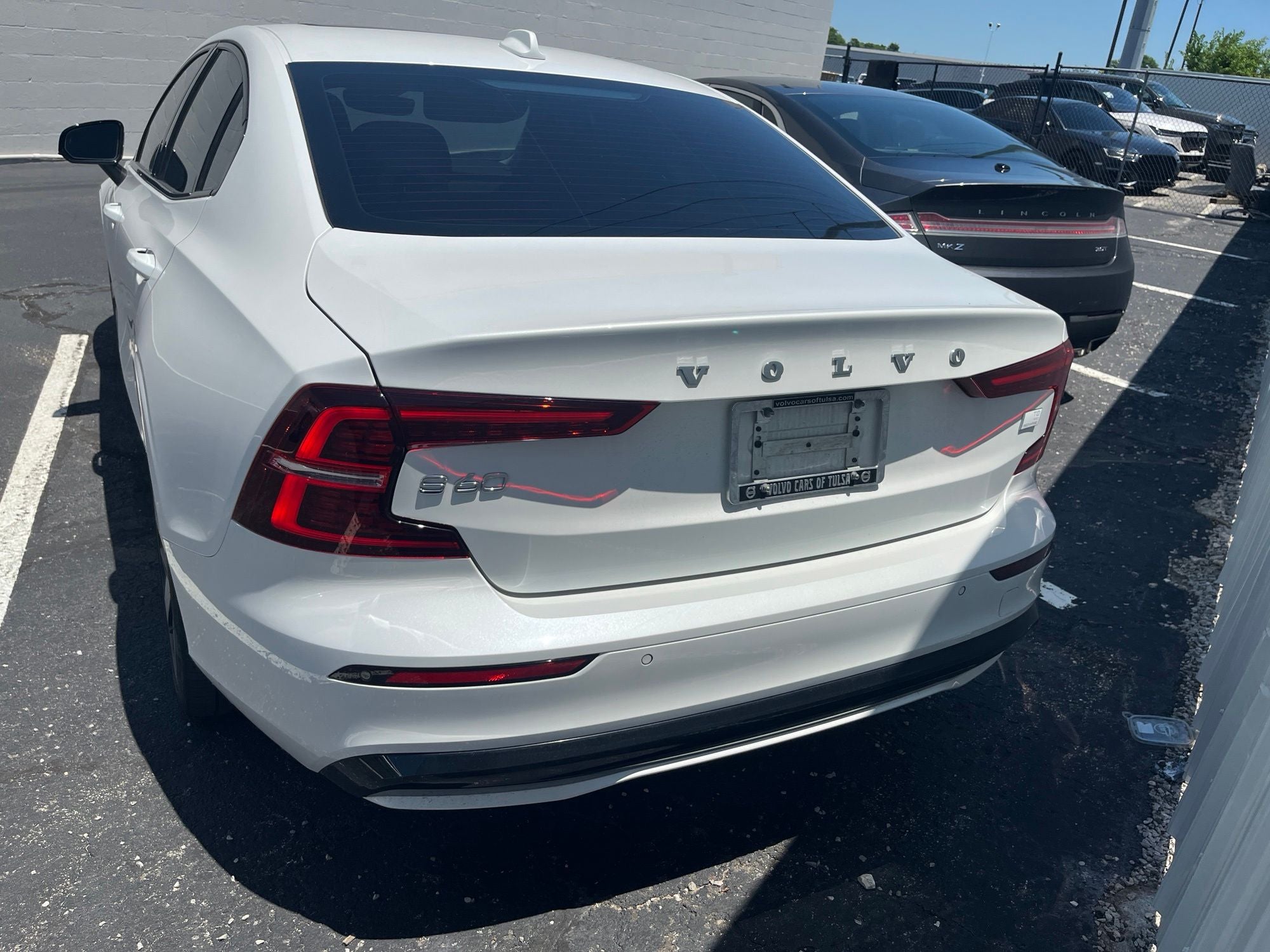 2024 Volvo S60 Recharge Plug-In Hybrid T8 Core Dark Theme