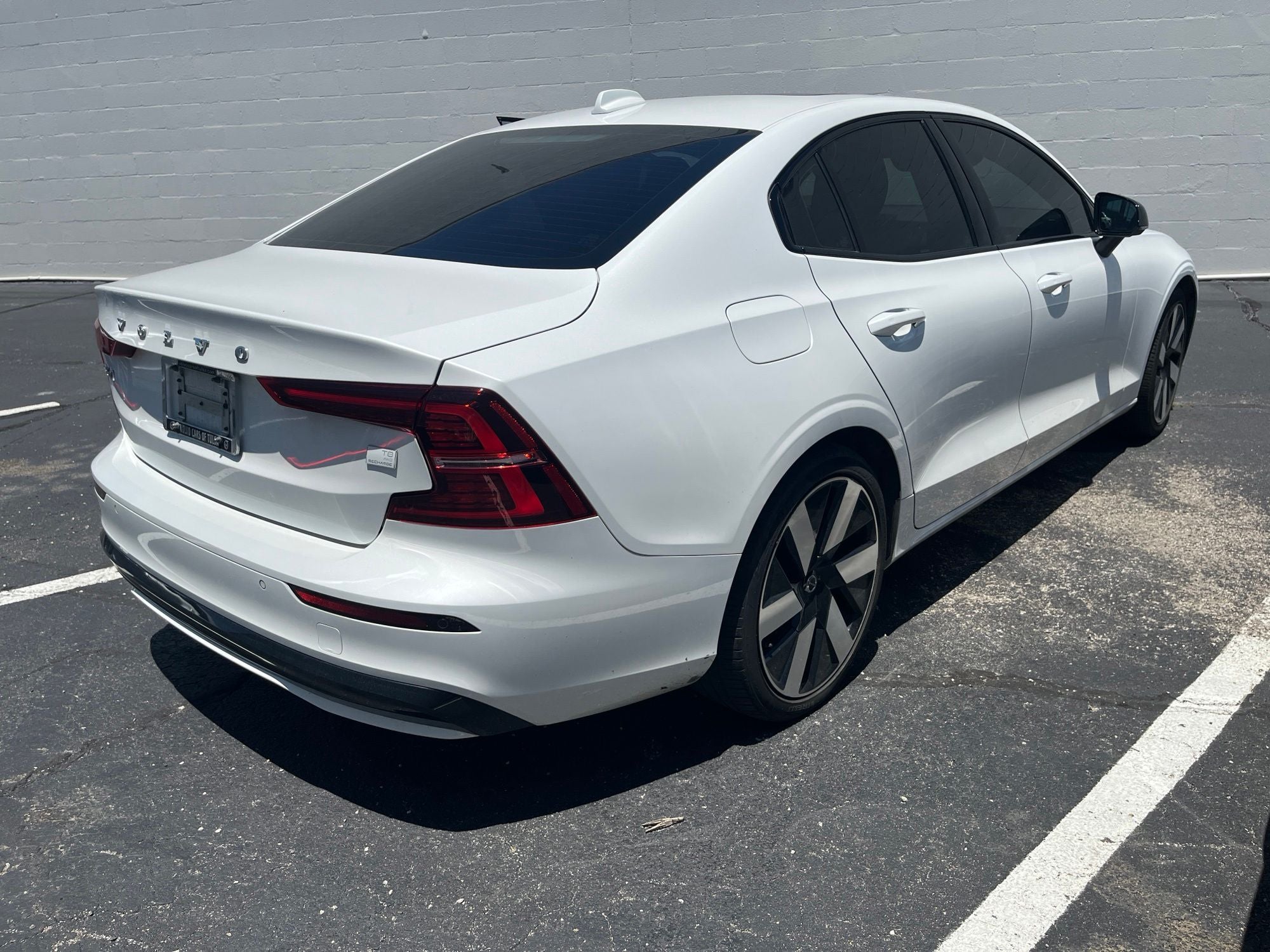2024 Volvo S60 Recharge Plug-In Hybrid T8 Core Dark Theme