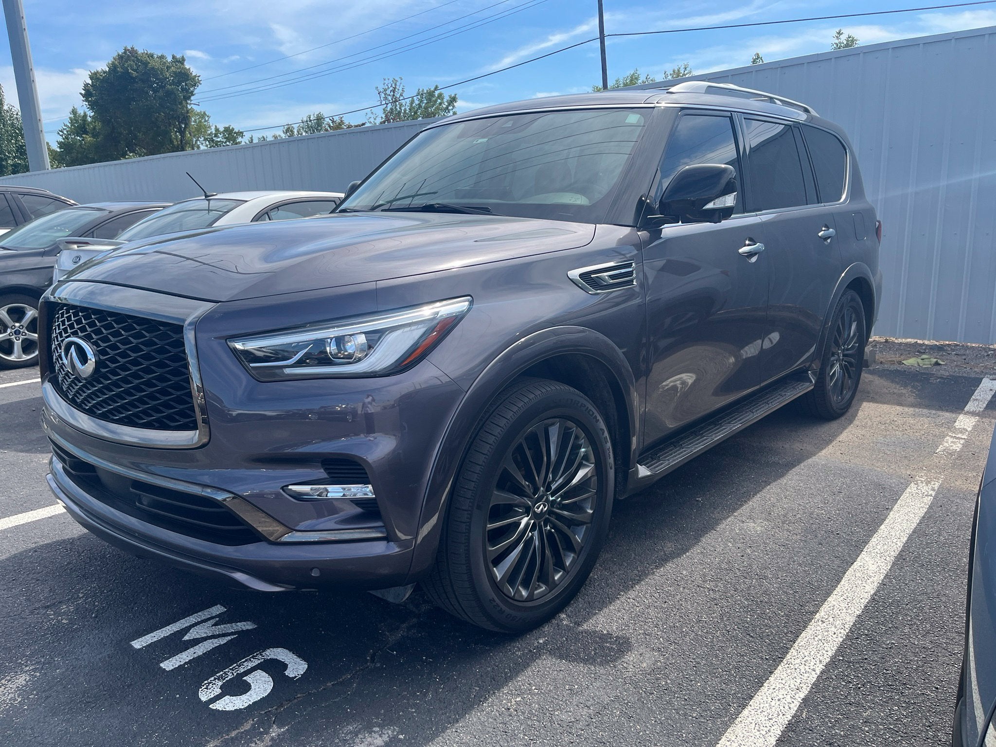 2022 INFINITI QX80 Premium Select