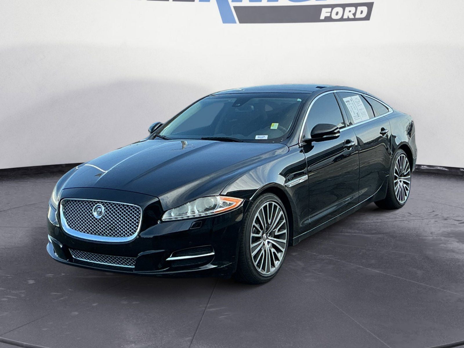 2013 Jaguar XJ Base