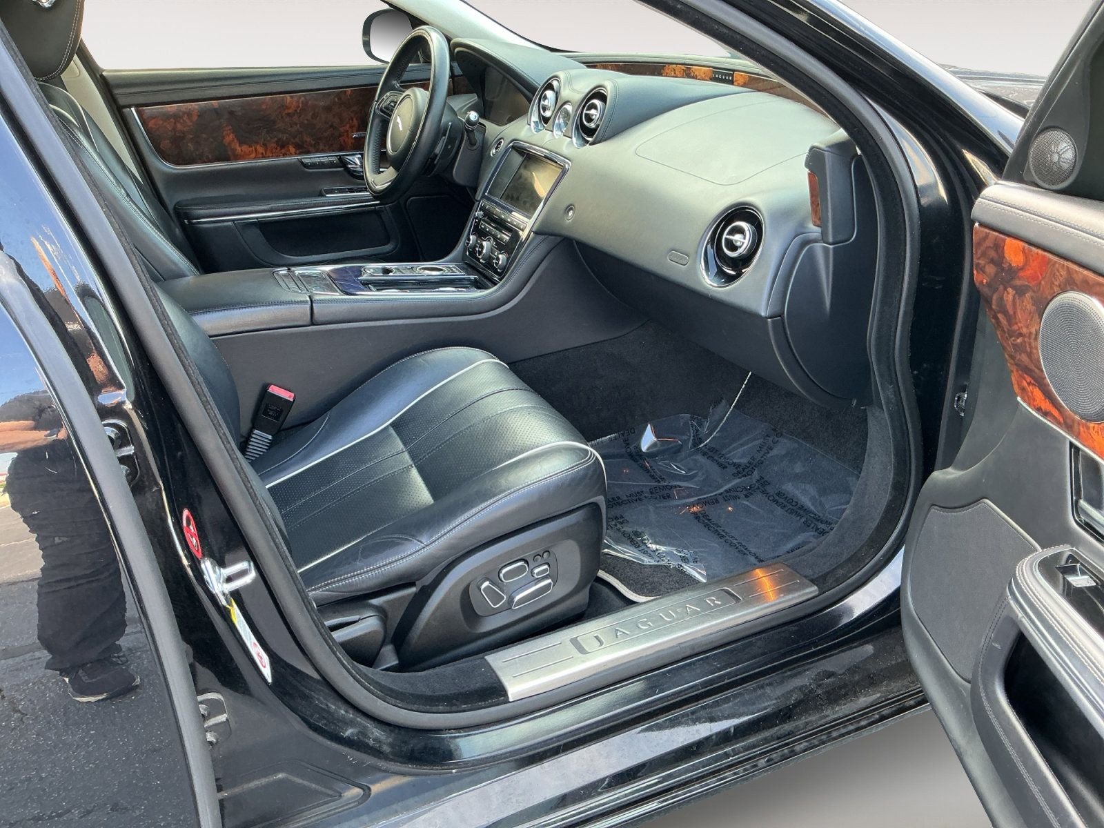2013 Jaguar XJ Base