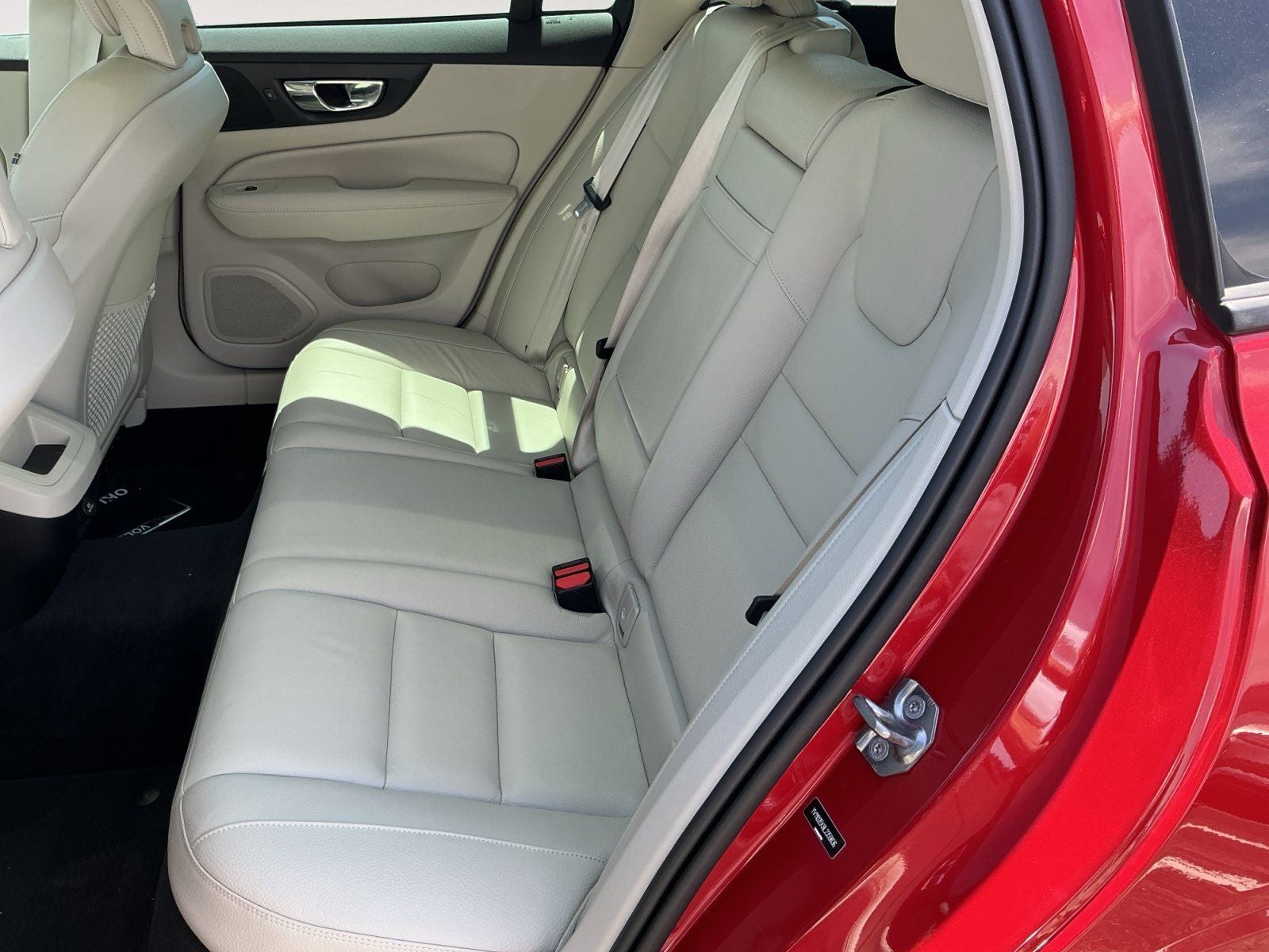 2020 Volvo V60 T5