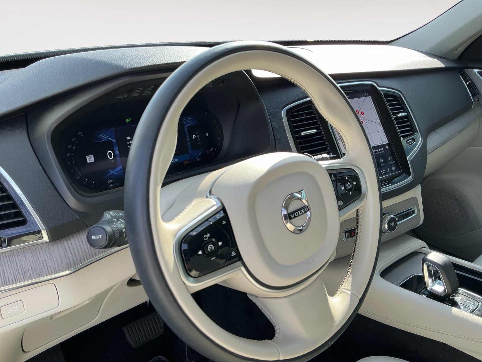 2025 Volvo XC90 B6 Plus 7-Seater