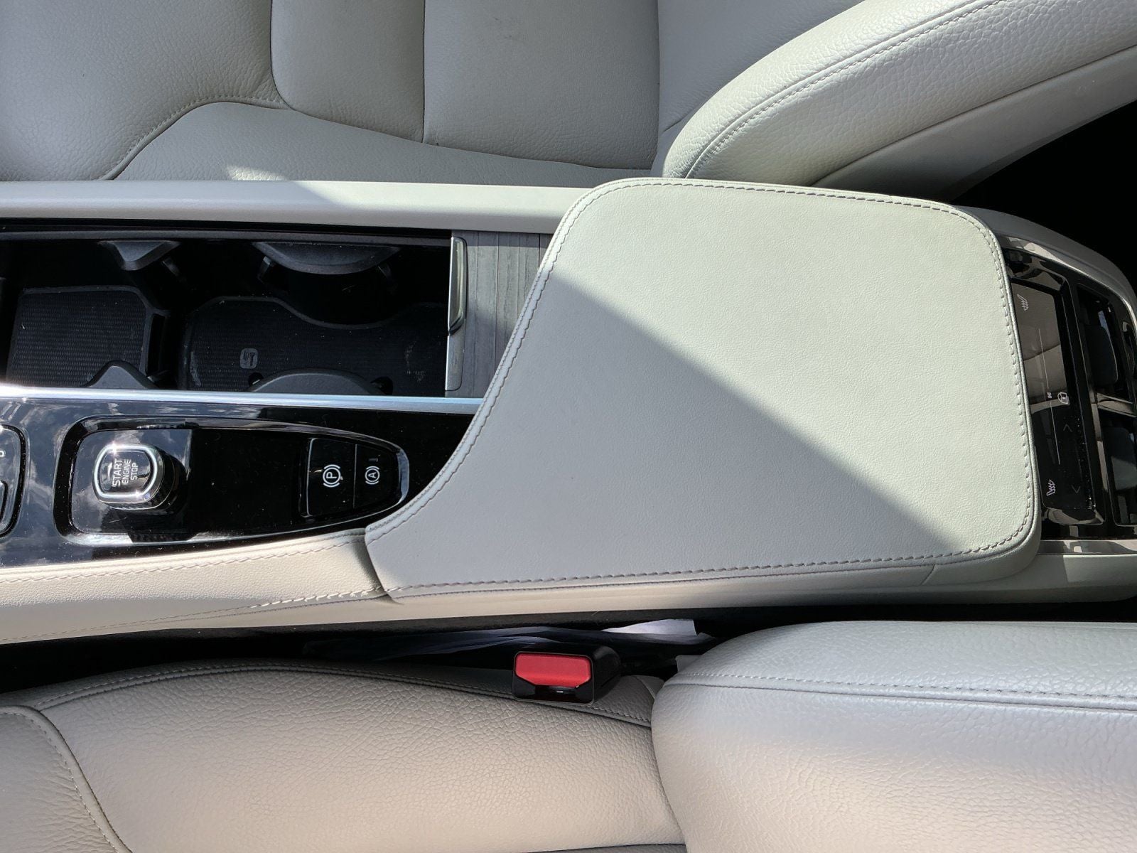 2025 Volvo XC90 B6 Plus 7-Seater