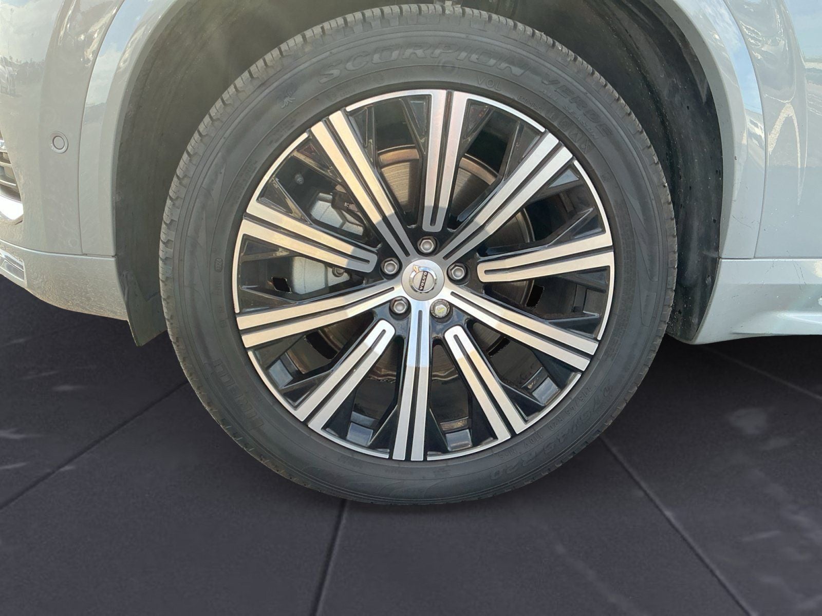 2025 Volvo XC90 B6 Plus 7-Seater