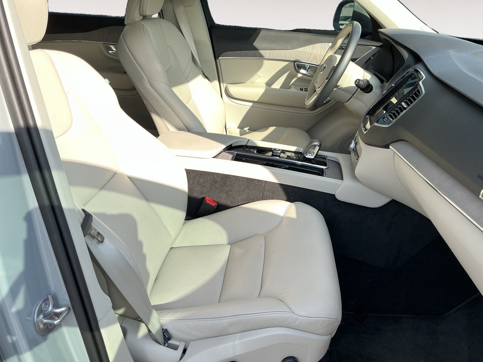 2025 Volvo XC90 B6 Plus 7-Seater