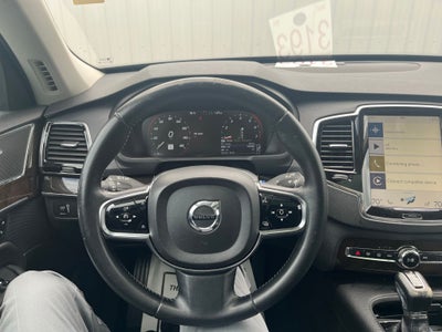 2016 Volvo XC90 T6 Momentum