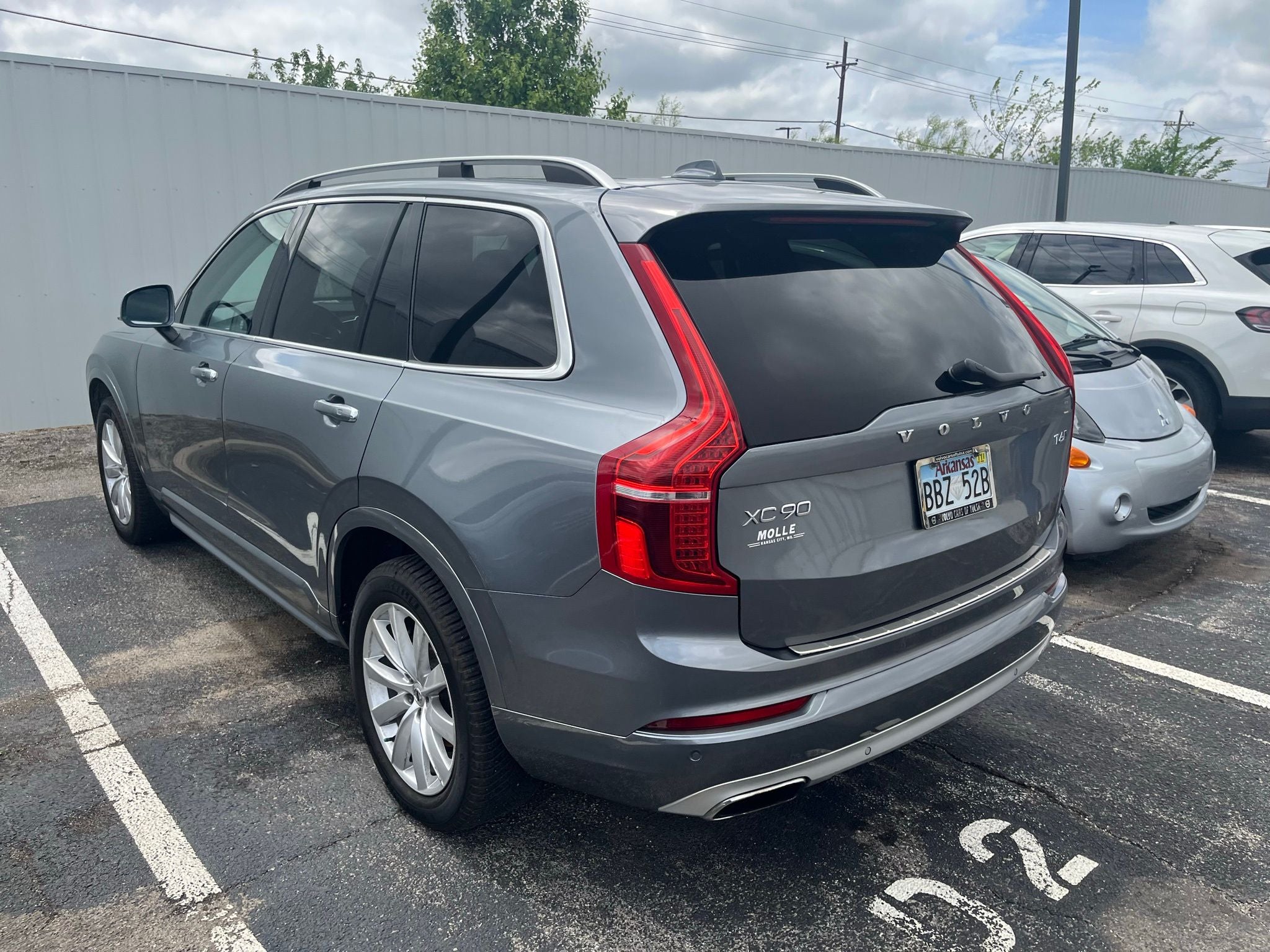 2016 Volvo XC90 T6 Momentum