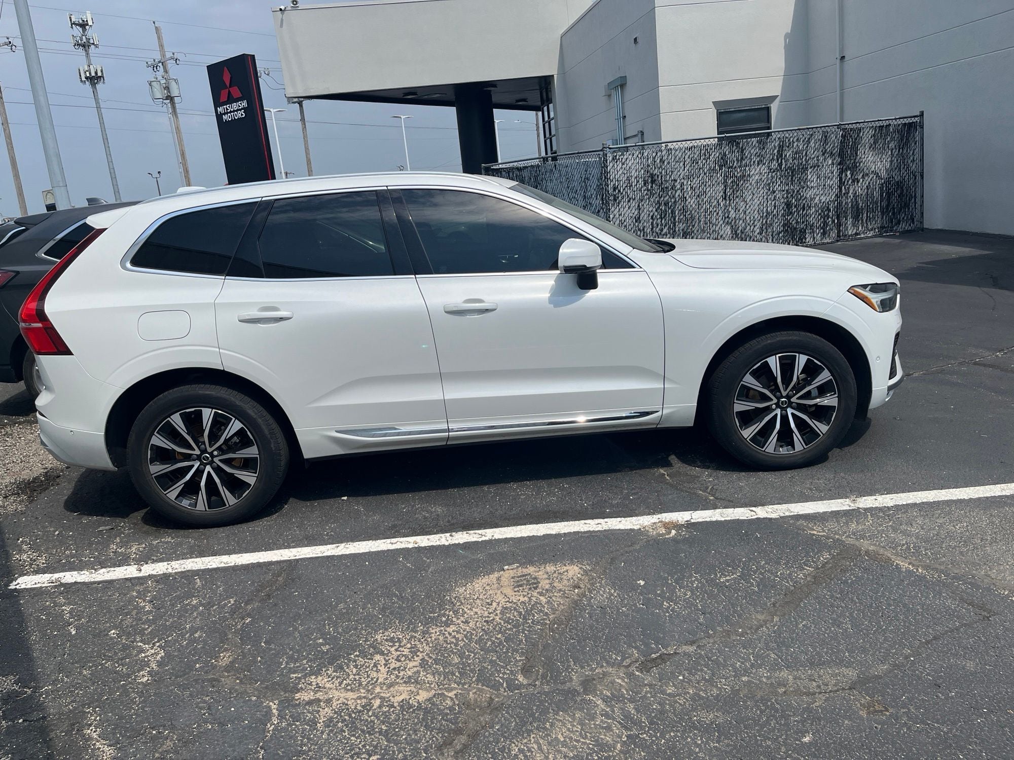 2023 Volvo XC60 B5 Plus Bright Theme