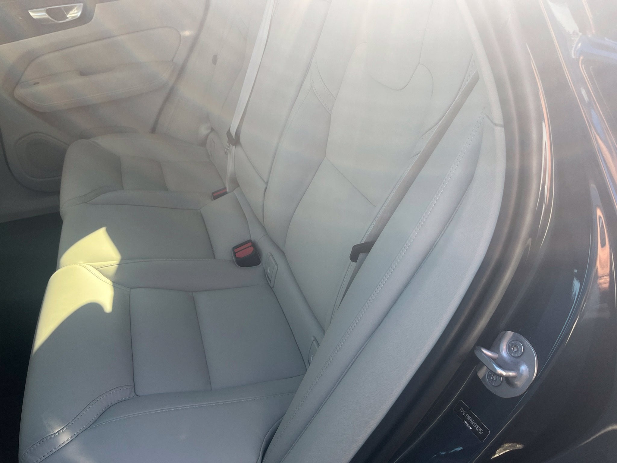 2024 Volvo XC60 B5 Ultimate Dark Theme