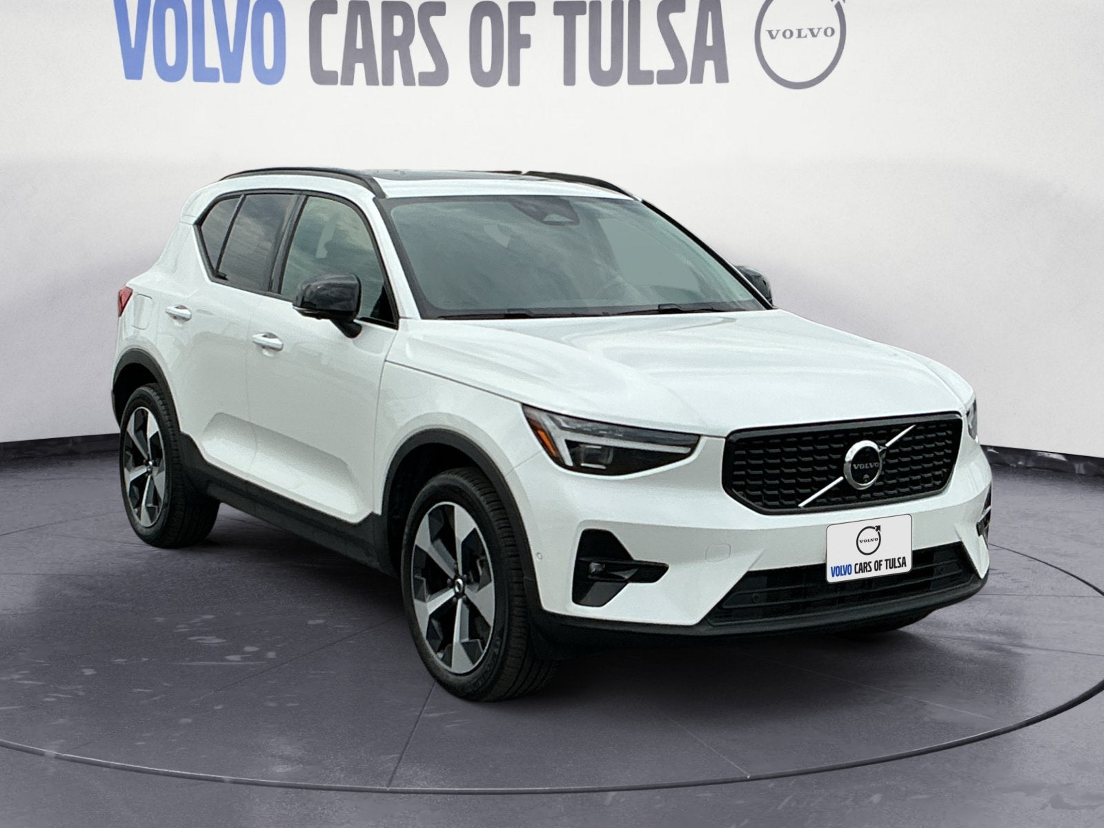 2026 Volvo XC40 B5 Plus