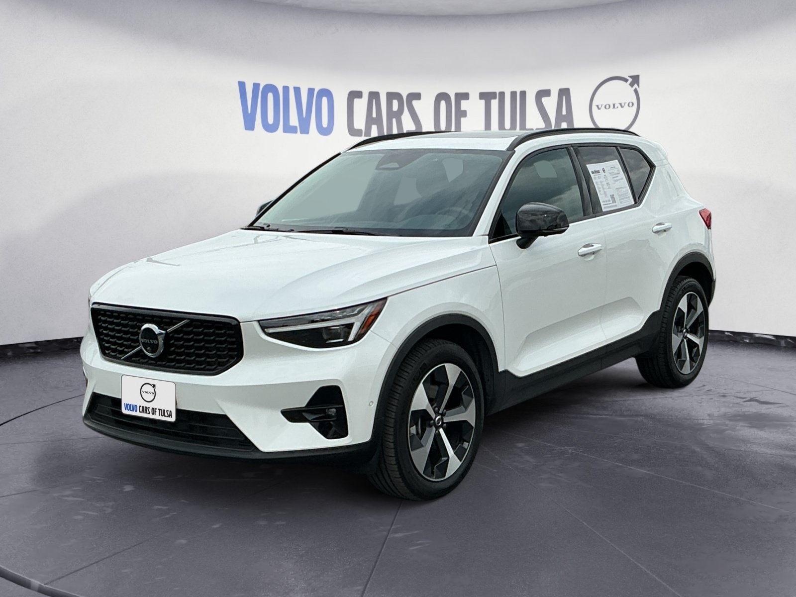 2026 Volvo XC40 B5 Plus