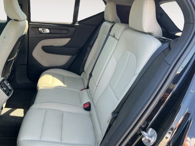 2025 Volvo XC40 B5 Plus Bright Theme