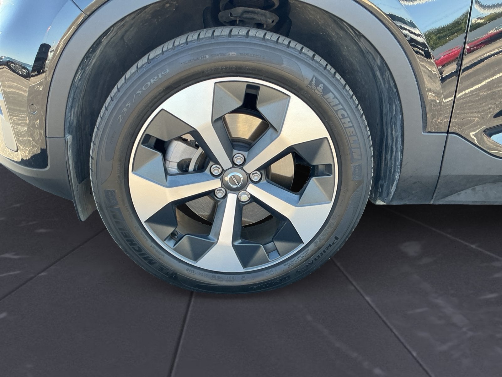 2025 Volvo XC40 B5 Plus Bright Theme
