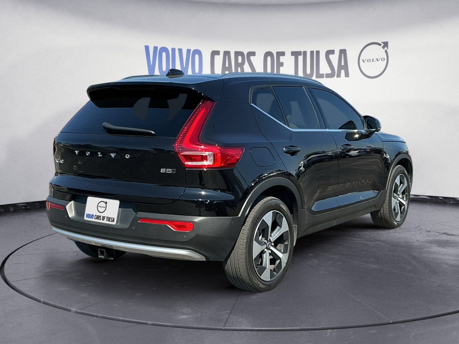 2025 Volvo XC40 B5 Plus Bright Theme