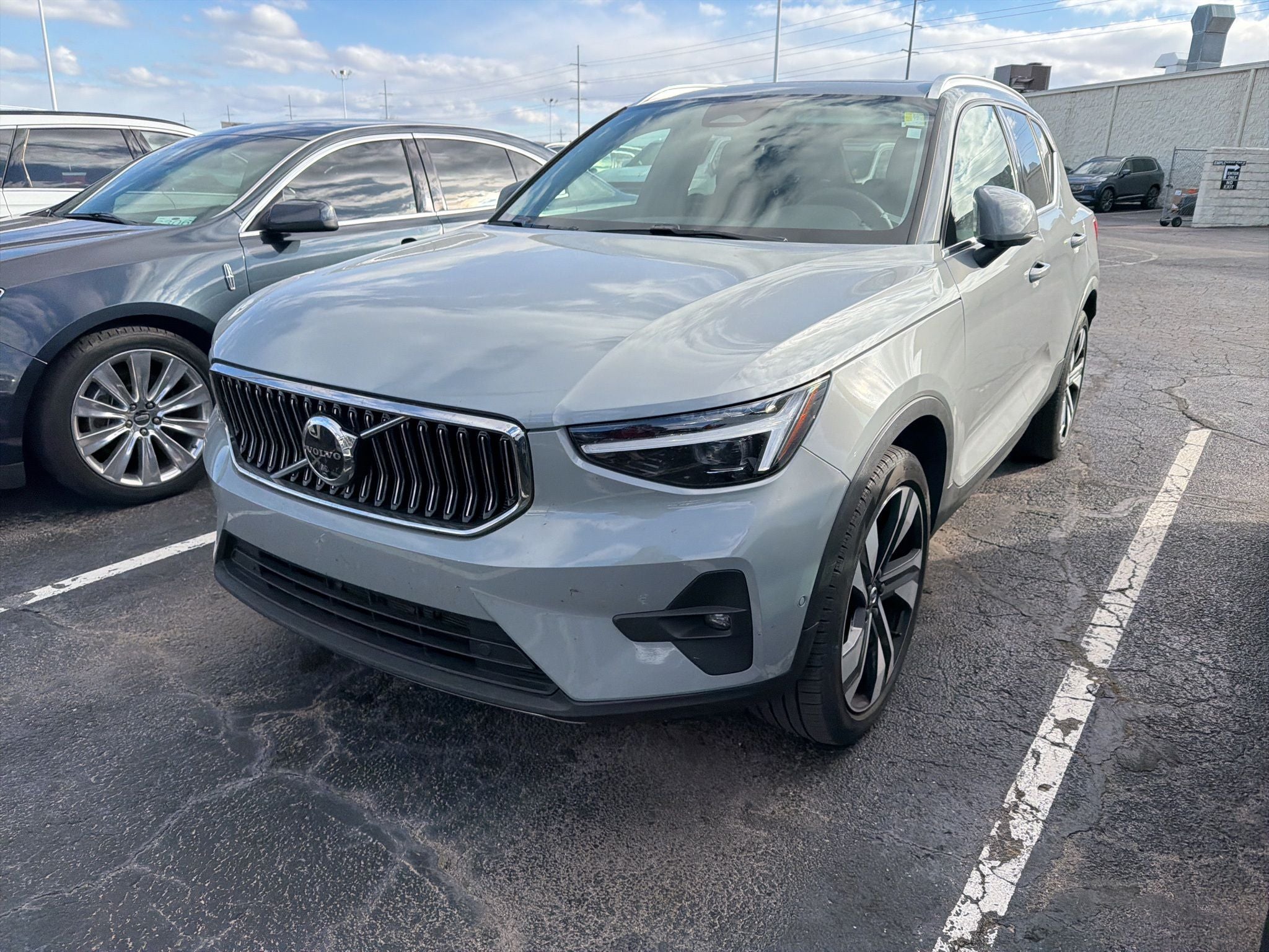 2024 Volvo XC40 Ultimate