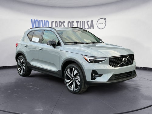 2025 Volvo XC40 B5 Ultra Dark Theme