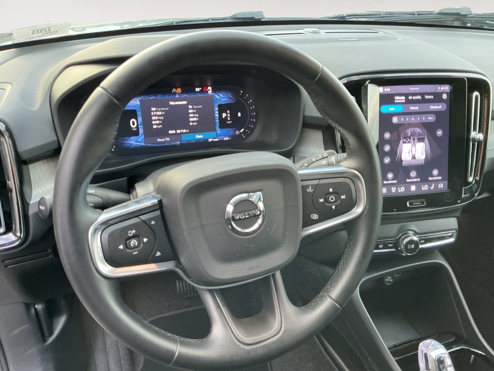 2025 Volvo XC40 B5 Ultra Dark Theme