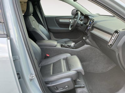 2025 Volvo XC40 B5 Ultra Dark Theme