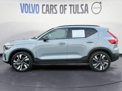 2025 Volvo XC40 B5 Ultra Dark Theme