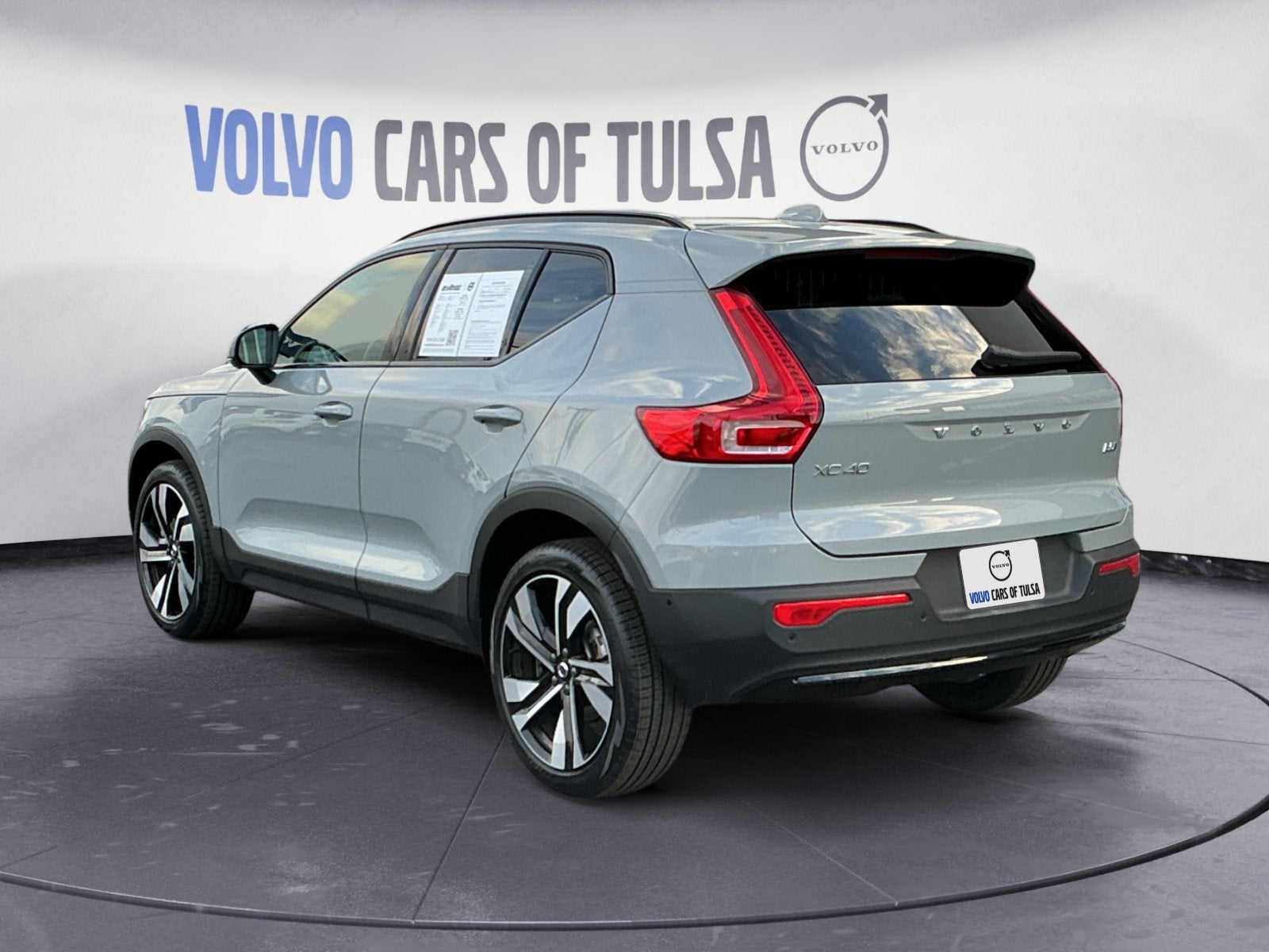 2025 Volvo XC40 B5 Ultra Dark Theme