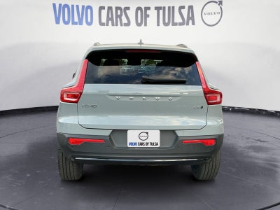 2025 Volvo XC40 B5 Ultra Dark Theme