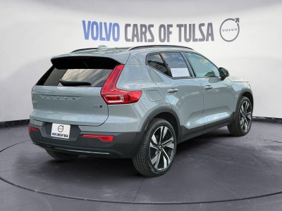 2025 Volvo XC40 B5 Ultra Dark Theme