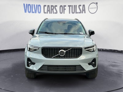 2025 Volvo XC40 B5 Ultra Dark Theme