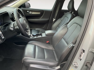 2025 Volvo XC40 B5 Ultra Dark Theme