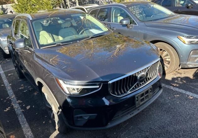 2023 Volvo XC40 B5 Plus Bright Theme