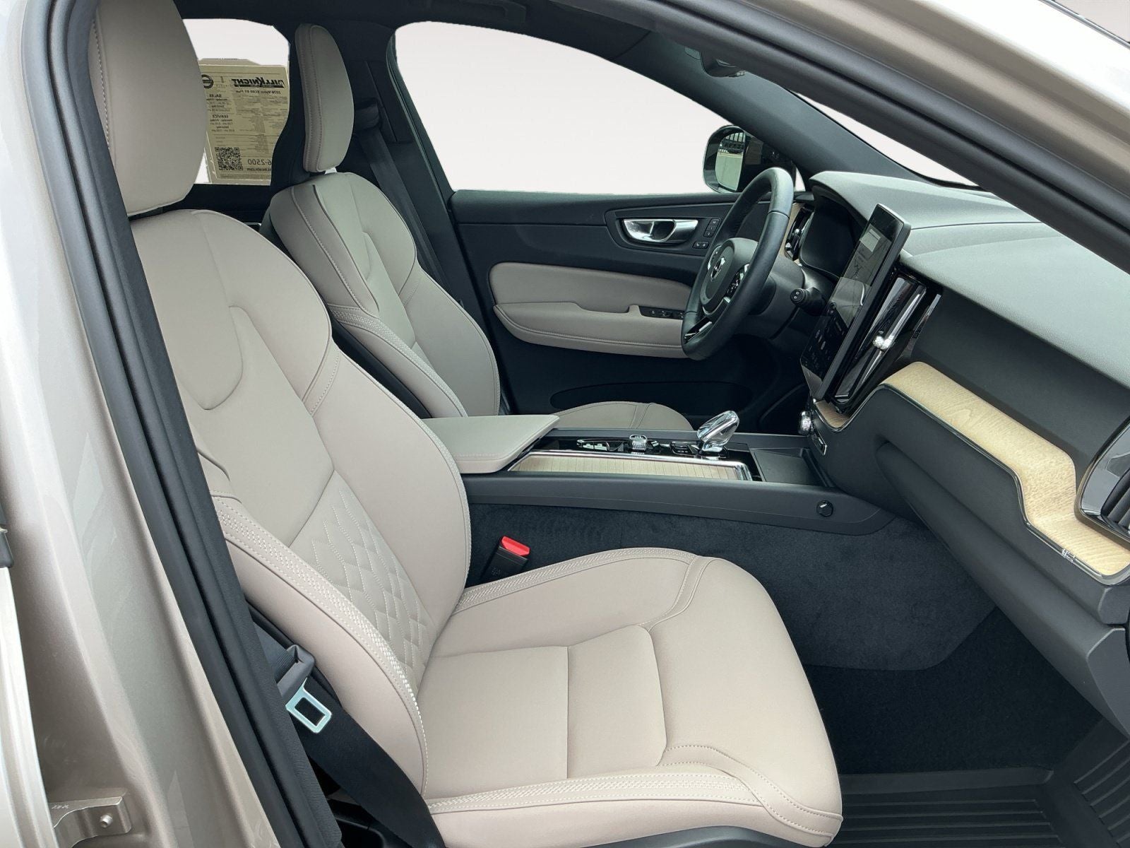 2026 Volvo XC60 B5 Plus