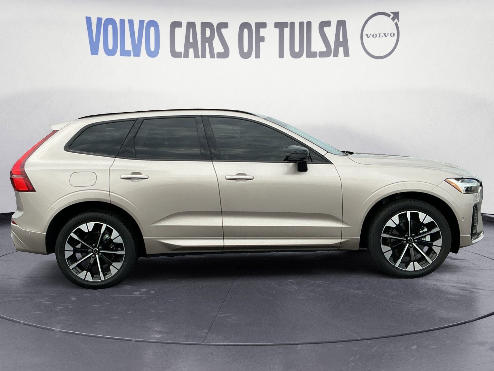 2026 Volvo XC60 B5 Plus