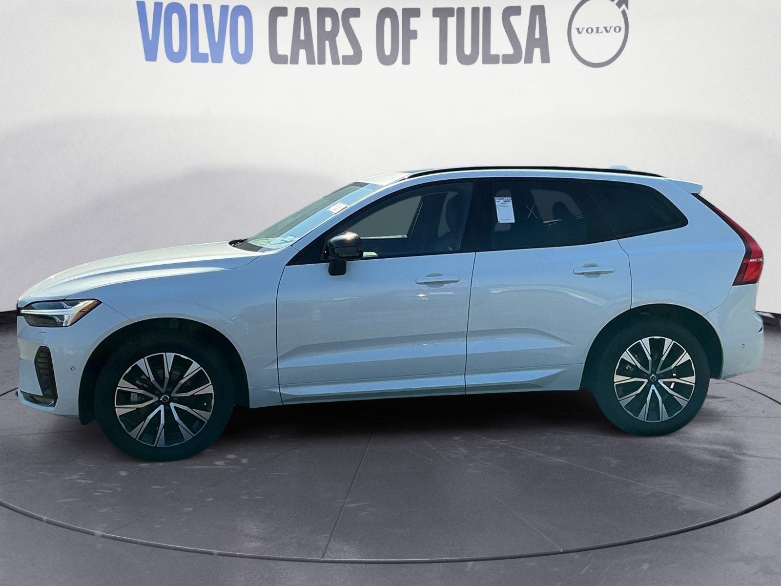 2025 Volvo XC60 B5 Plus