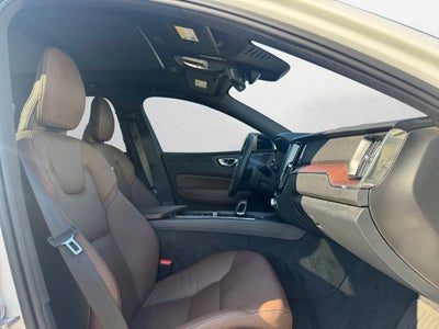 2024 Volvo XC60 B5 Plus Dark Theme