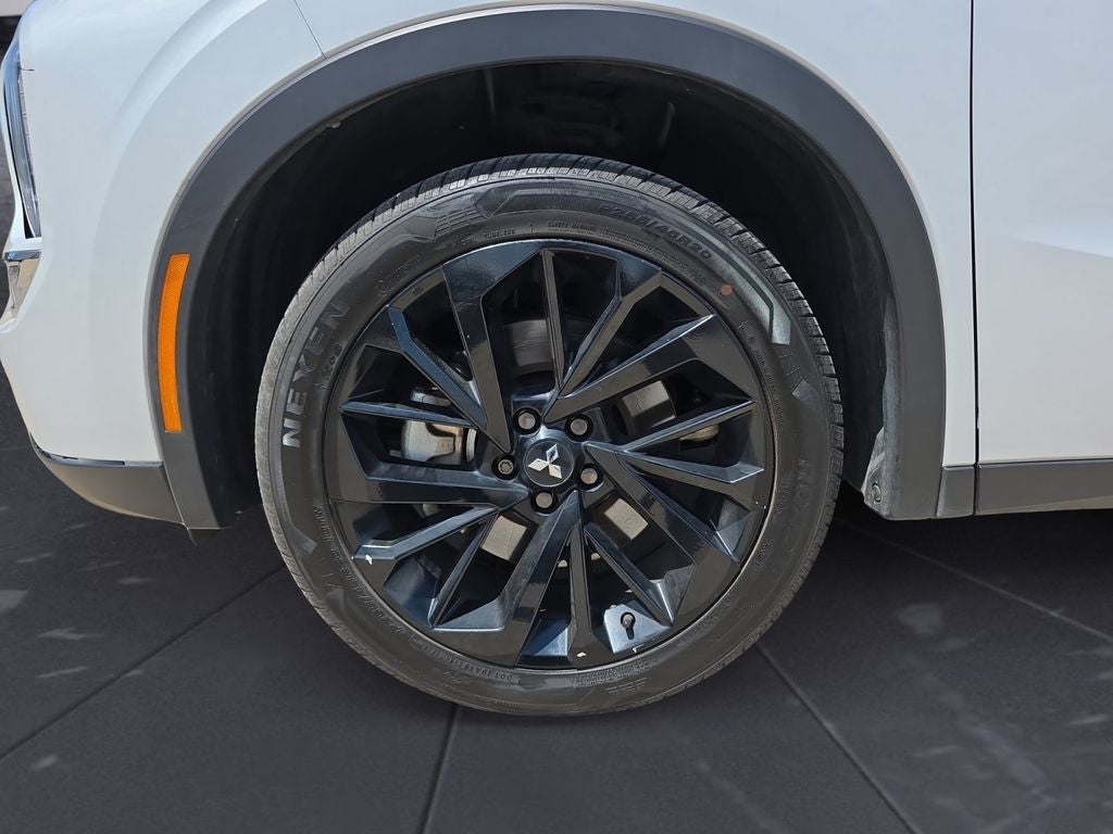 2023 Mitsubishi Outlander SE