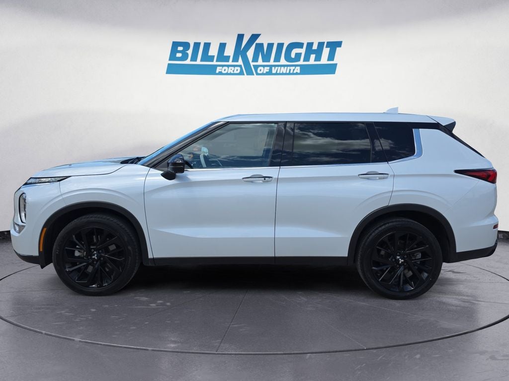 2023 Mitsubishi Outlander SE