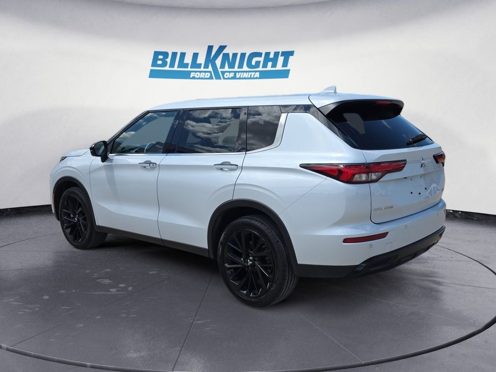 2023 Mitsubishi Outlander SE