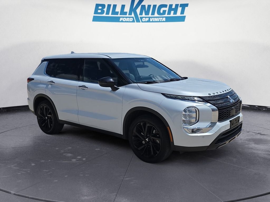 2023 Mitsubishi Outlander SE