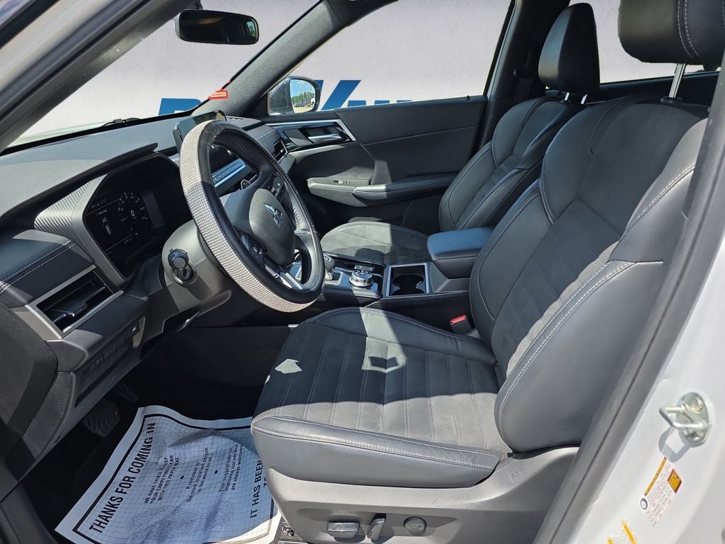 2023 Mitsubishi Outlander SE