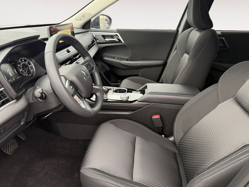 2025 Mitsubishi Outlander ES