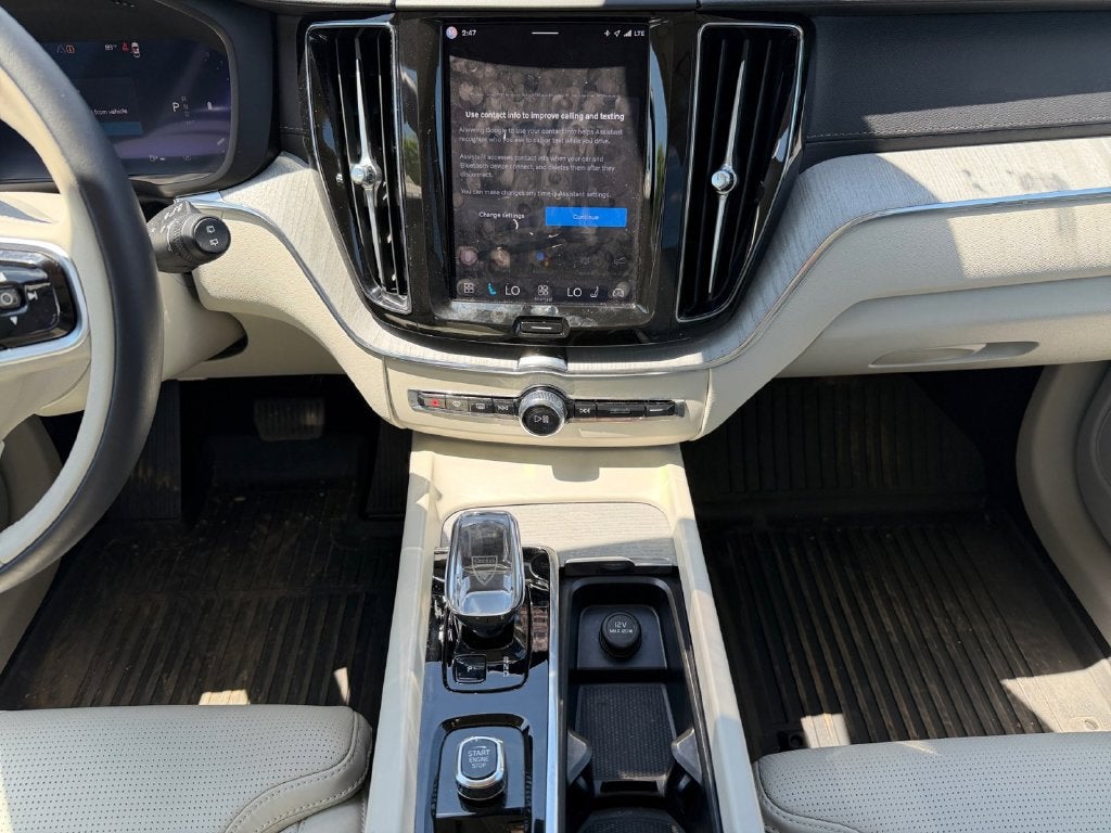 2025 Volvo XC60 B5 Ultra