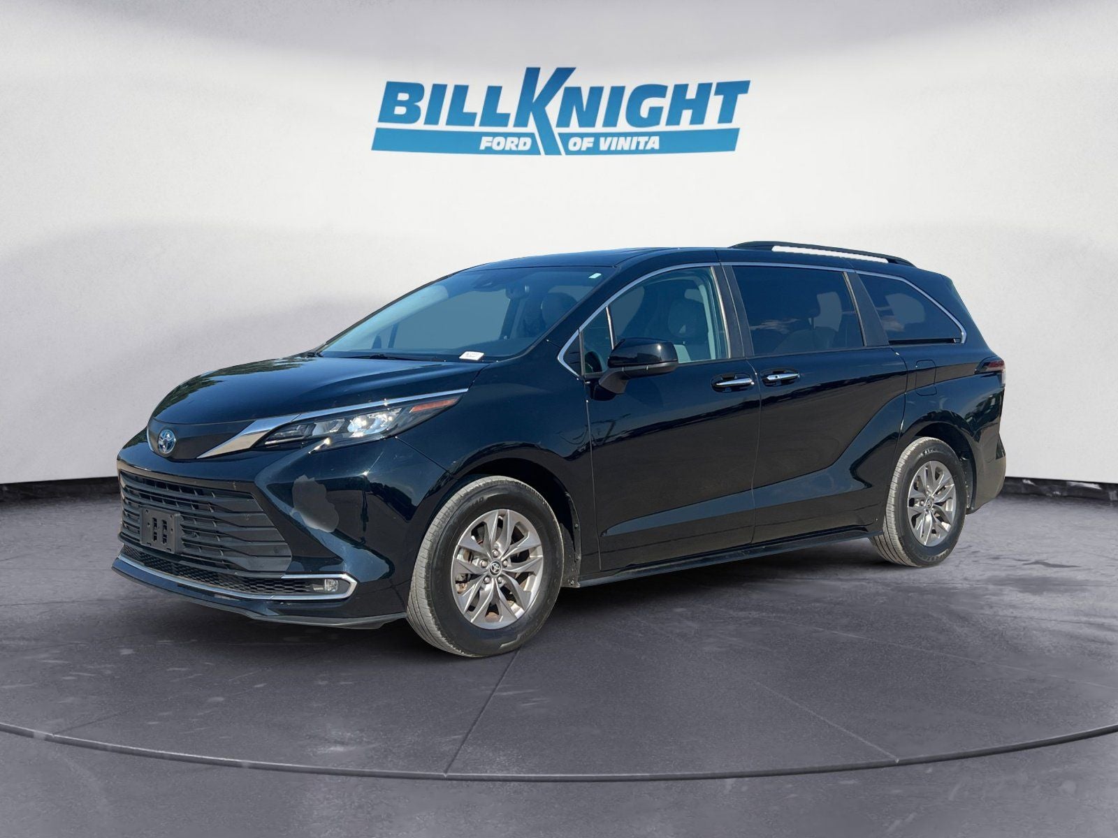 2024 Toyota Sienna XLE 8 Passenger