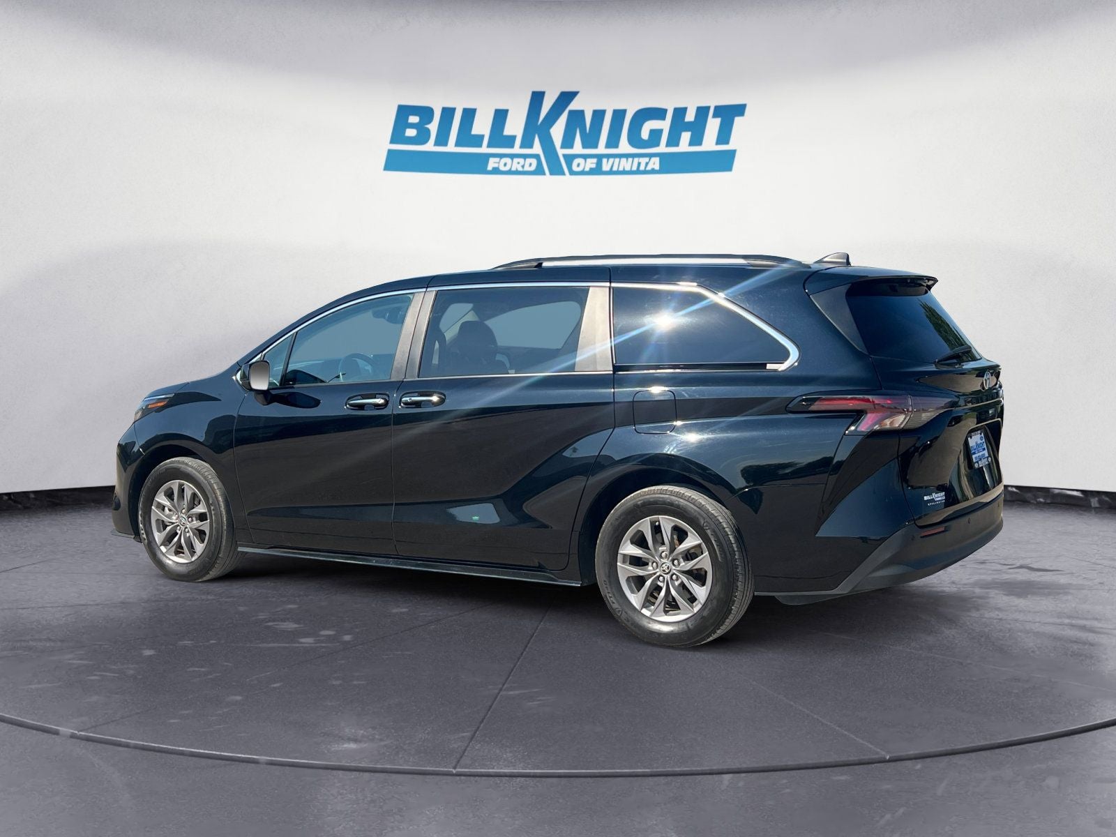 2024 Toyota Sienna XLE 8 Passenger