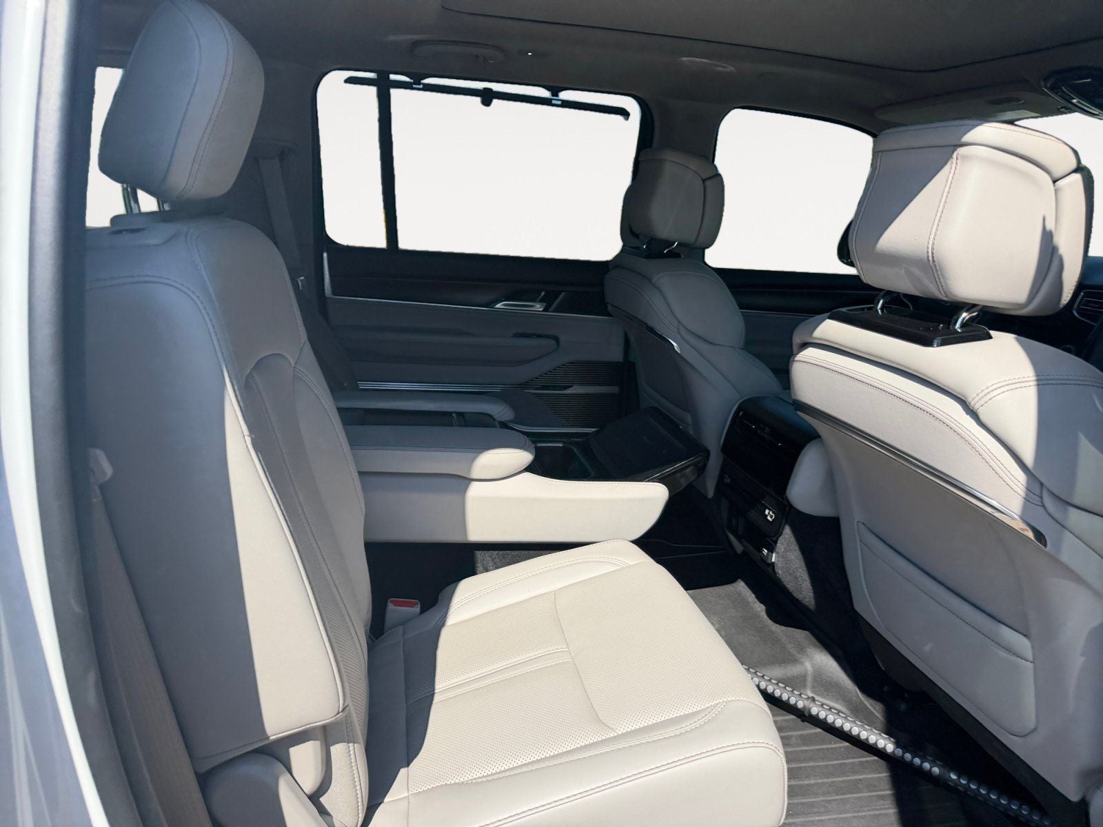 2023 Jeep Grand Wagoneer Base