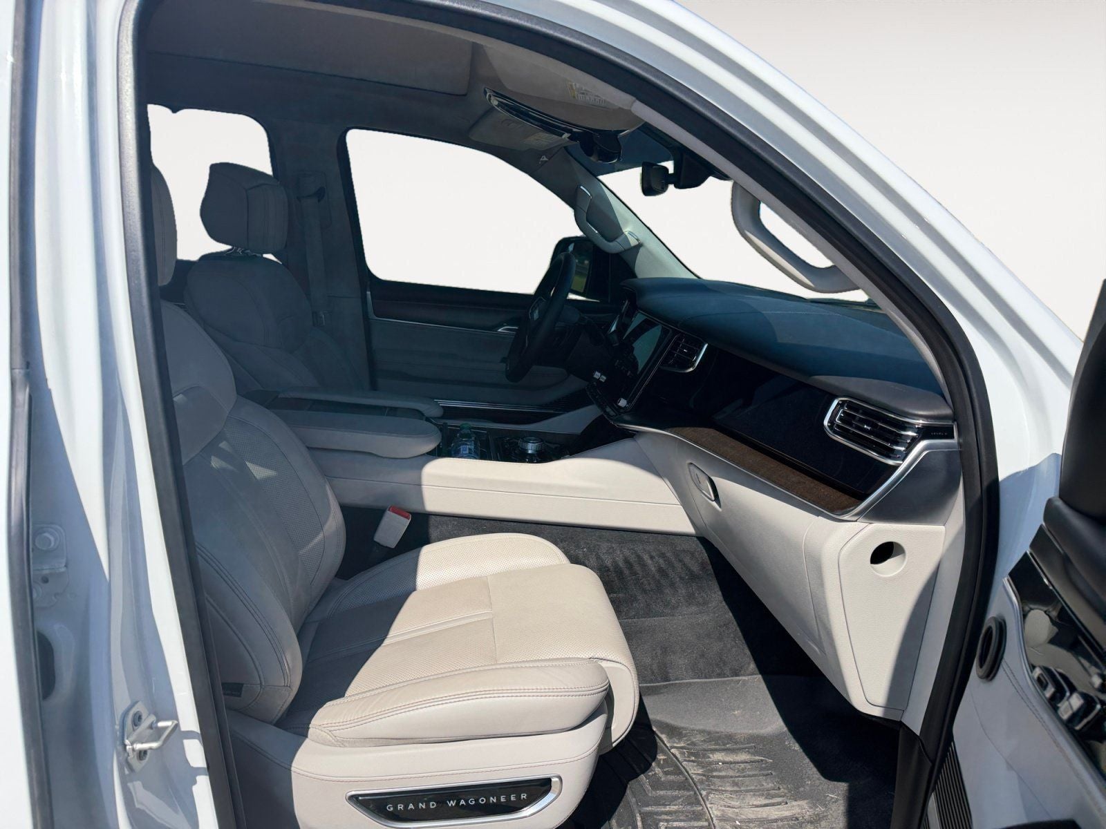 2023 Jeep Grand Wagoneer Base