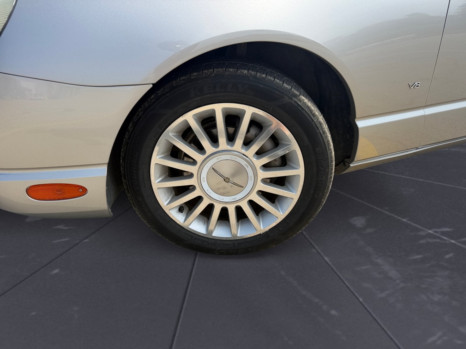 2004 Ford Thunderbird Base